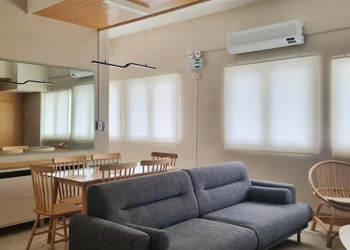 Newly Furnished In The Heart Of Quezon Near Philippine Hospitals Apartment
