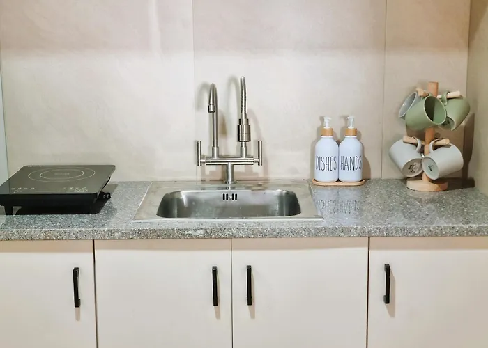 Apartment Newly Furnished In The Heart Of Quezon Near Philippine Hospitals Manila