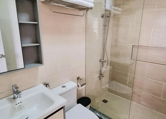 Newly Furnished In The Heart Of Quezon Near Philippine Hospitals