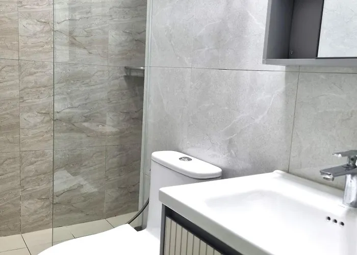 Apartment Newly Furnished In The Heart Of Quezon Near Philippine Hospitals Manila